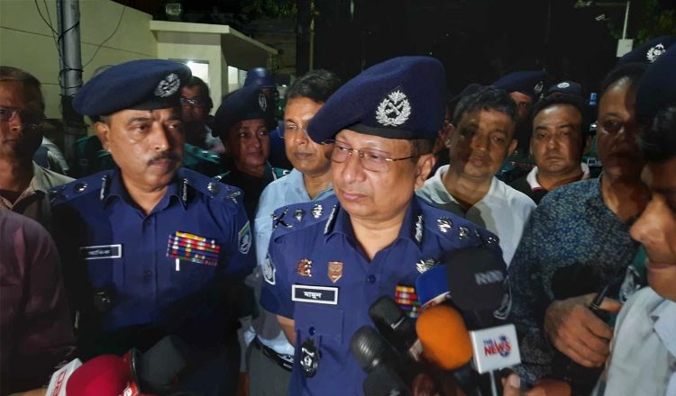 পুলিশের গুলিতে সহকর্মী পুলিশ নিহত, যা বললেন আইজিপি